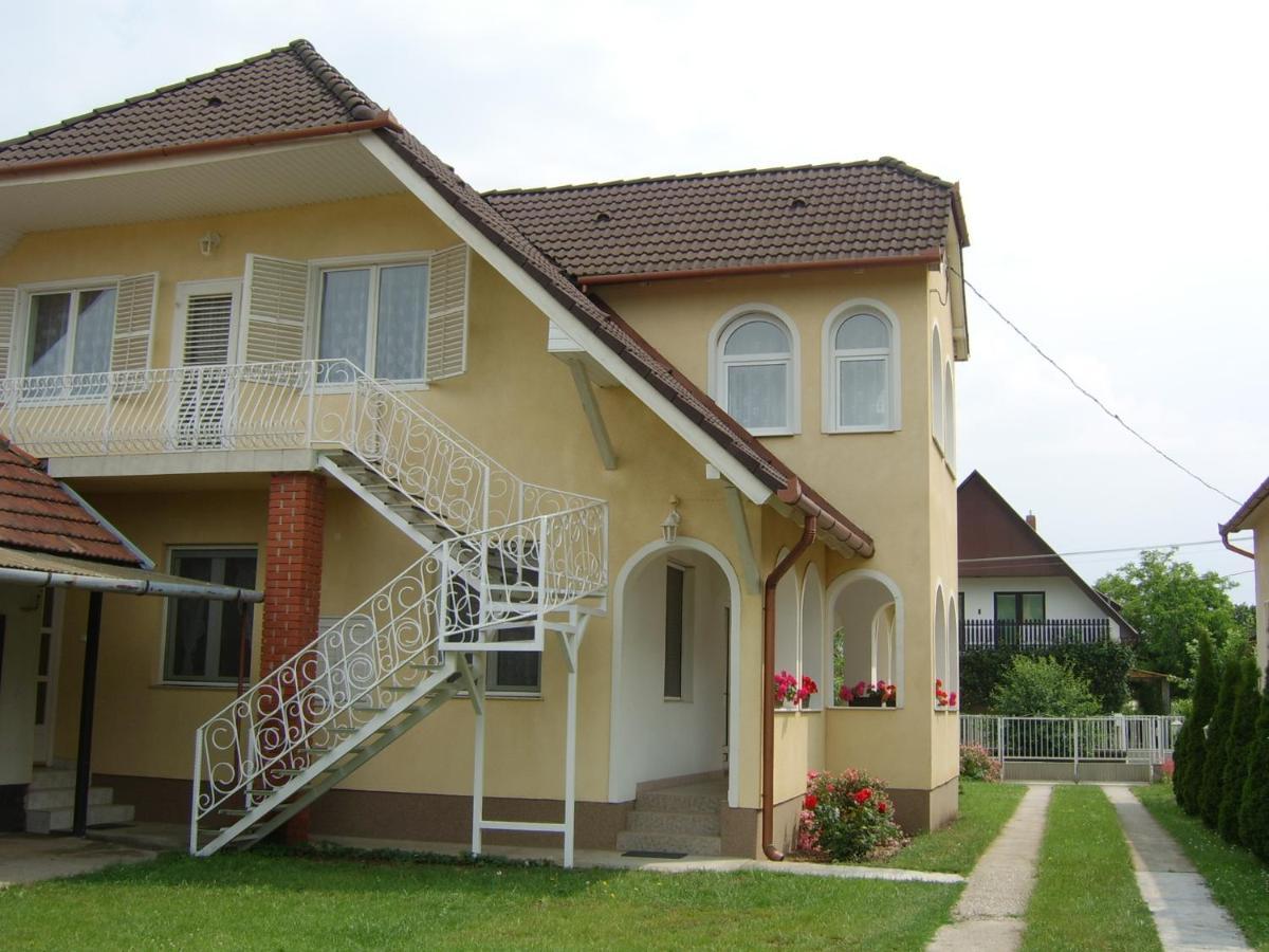 Susanne Apartman Apartment Balatonboglar Exterior photo